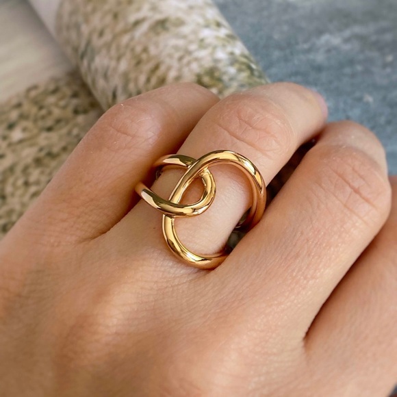 Gold Ring 18k Gold Plated Modern Elegant Adjustable Ring - Picture 5 of 13